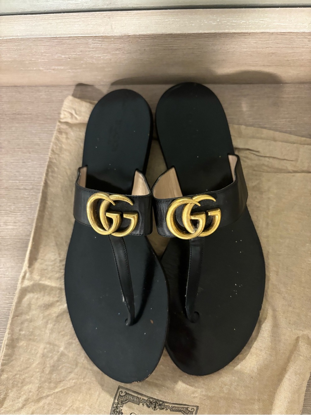 Gucci Black Leather Sandal with Gold GG Logo - Picture 2 of 4